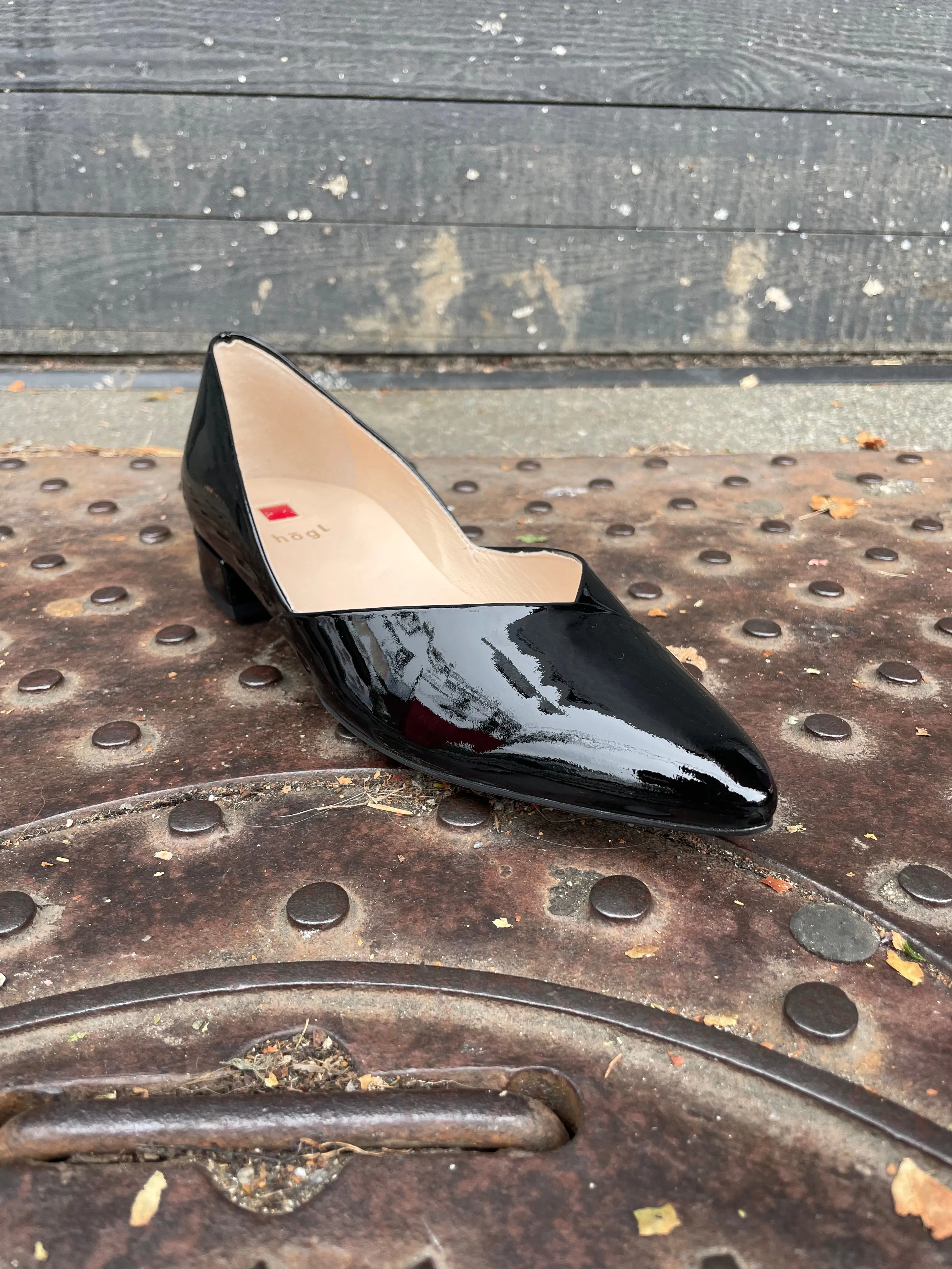 172004 Black Patent Flat