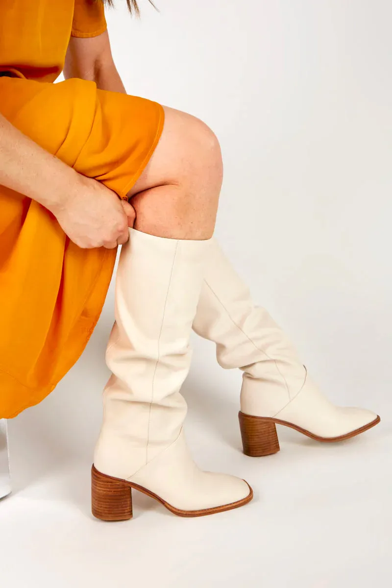 Coucou Boots in Cream