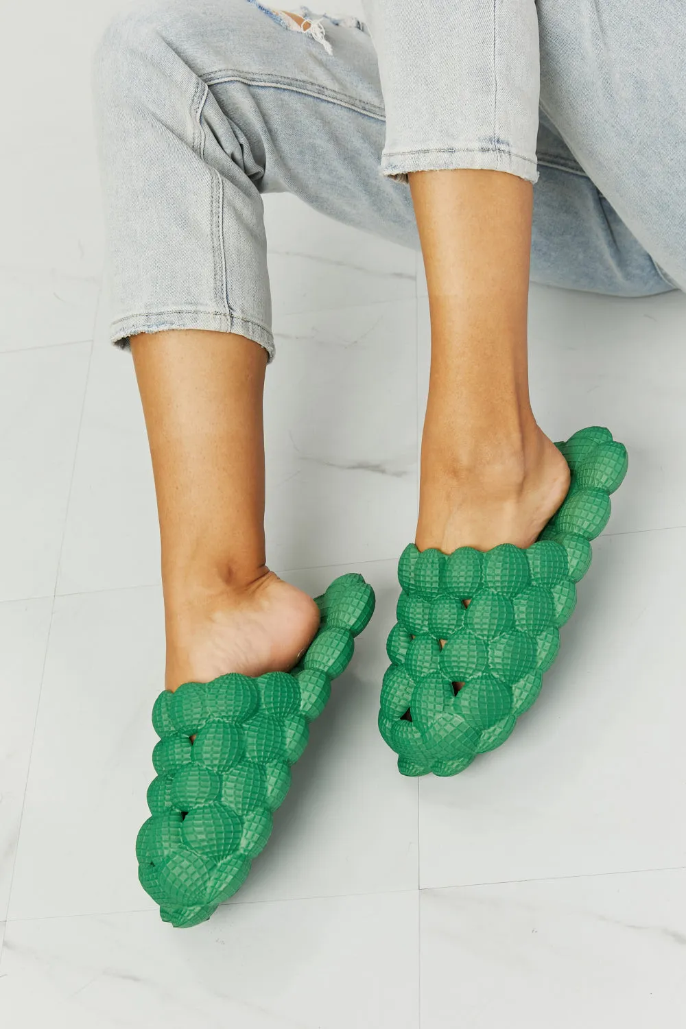 Green Laid Back Bubble Slides by NOOK JOI