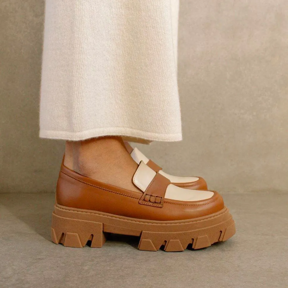 Trailblazer Loafers in Tan Ivory